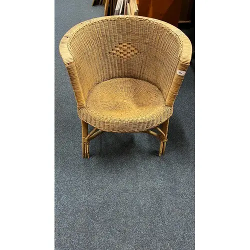 Wicker tub chair