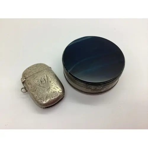 An Edwardian Hallmarked Silver Vesta Case, allover engraved ...