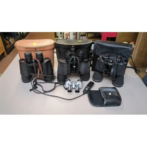 A group of binoculars, including Zenith 7x50, Sou’wester 10x...