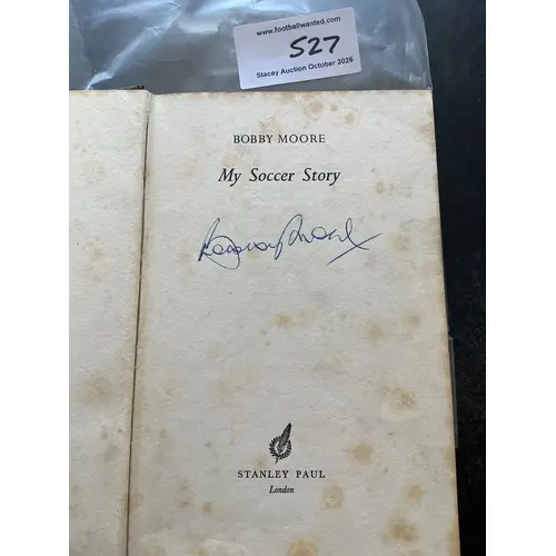 Bobby Moore West Ham + England Signed Football Book: Book na...