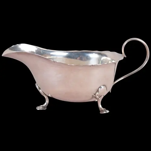 A George VI silver sauce boat, Mappin & Webb, Sheffield 1938...