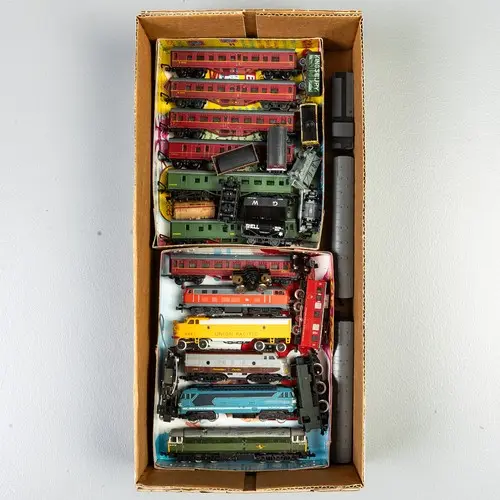 Tray containing N Gauge locomotives and rolling stock to inc...