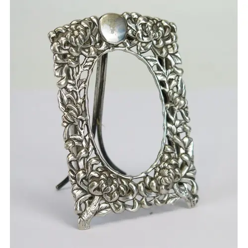 A Chinese silver frame with pierced foliate decoration, 8cm ...