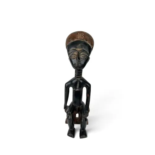 AN AFRICAN TRIBAL CHIEF FIGURE, GHANA 20th century. 45 cm He...