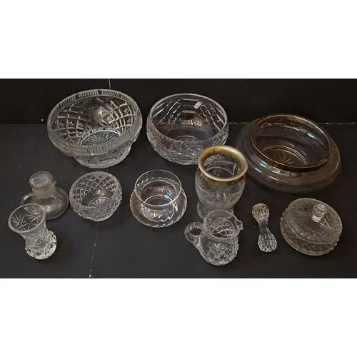Crystal & Cut Glass incl. 2 fruit bowls, lidded trinket pot,...