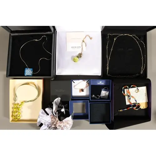 Costume jewellery to include a Murano glass necklace with gr...