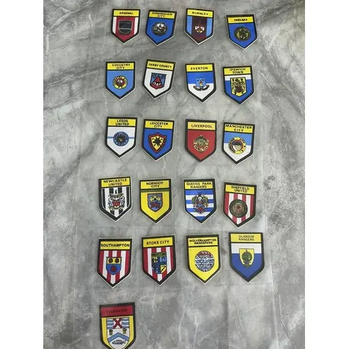 Babs Soccer Shield Football Cards: Team badges from the hard...
