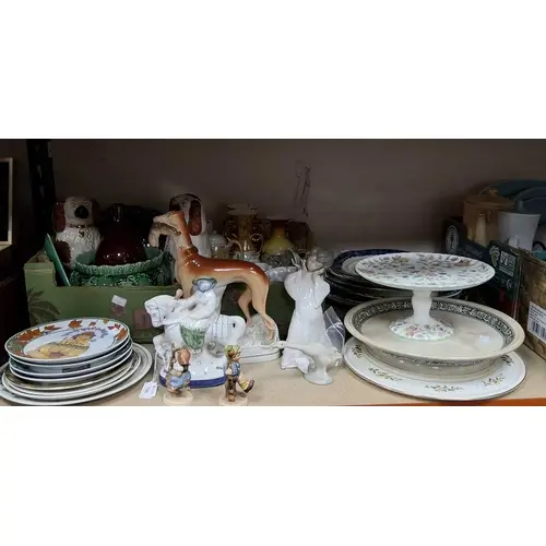 ONE BOX AND LOOSE CERAMICS AND GLASSWARE, to include vintage...