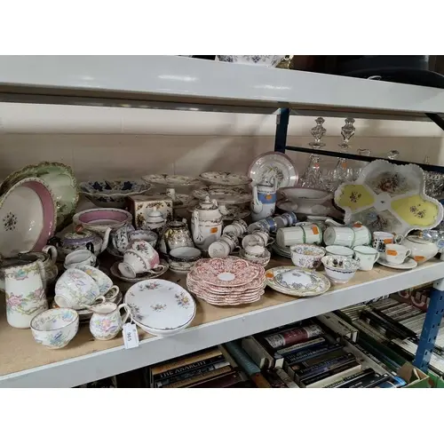 A GROUP OF MIXED VINTAGE AND ANTIQUE TABLE CERAMICS to inclu...