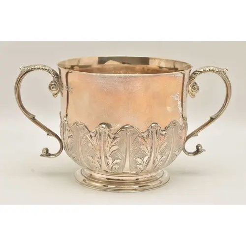 AN EARLY 20TH CENTURY SILVER TWIN HANDLED CUP, decorated wit...
