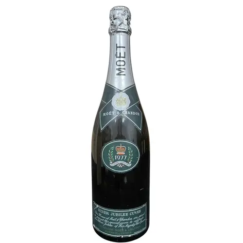 A Moet & Chandon 1977 The Queen's Silver Jubilee Cuvee c...