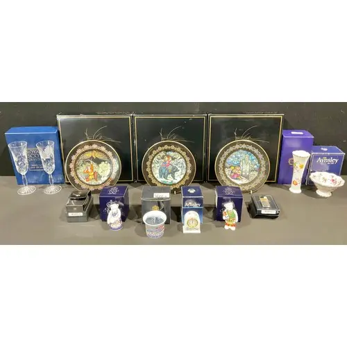 Ceramics & Glass - a Royal Crown Derby paperweight Teddy Bea...