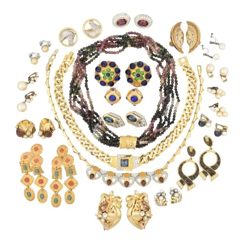 A selection of yellow metal, silver and 9ct gold jewellery c...