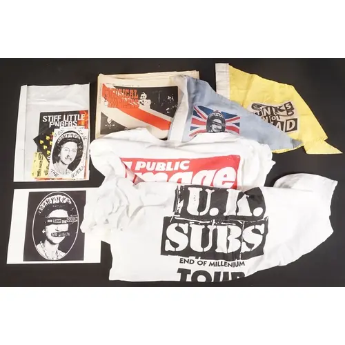 Memorabilia / Autograph - 16 Punk memorabilia items to inclu...