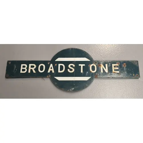 Railwayana: Local Interest Southern Rail Totem Station Sign ...