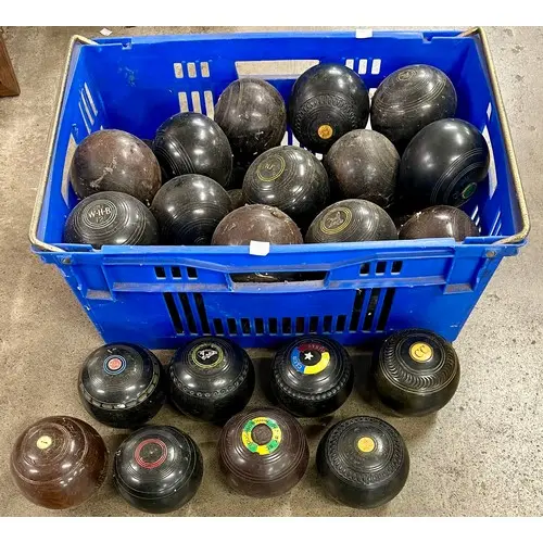 A large quantity of vintage bowling woods