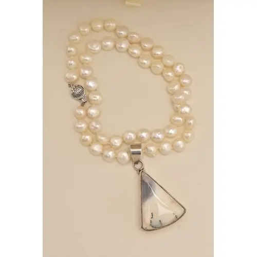 A SINGLE STRAND CULTURED PEARL NECKLACE WITH A DENDRITIC AGA...