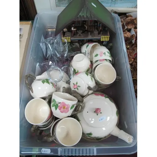Collectables, including quantity of Franciscan Staffordshire...
