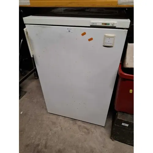 AN ELECTROLUX UNDER-COUNTER FREEZER (PAT passed and working ...