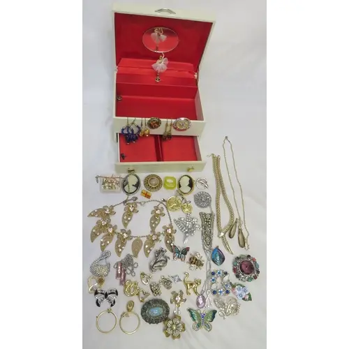 Costume Jewellery incl. penny farthing shaped brooch, gold t...