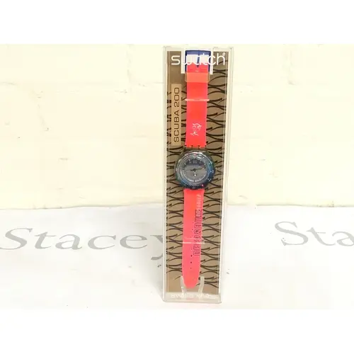 1999 Swatch Scuba 200 "Deep and Dive" (SDK134) watch. It fea...
