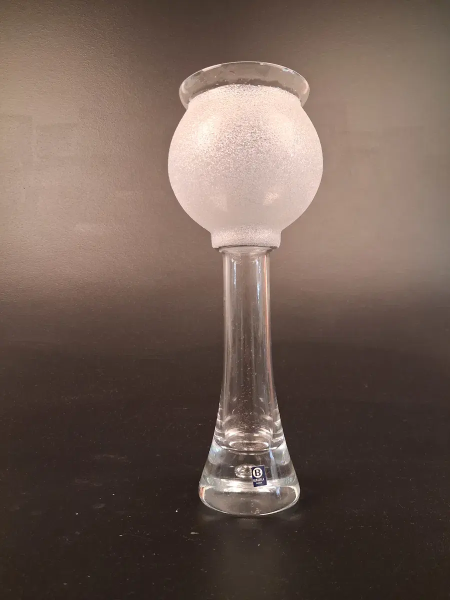 Vas/Ljuslykta. "Tulpan", Bergdala Glasbruk.