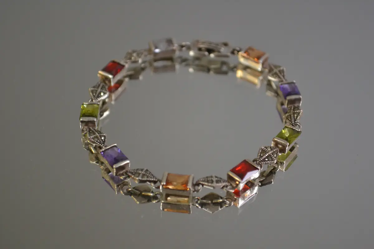 Armband med stenar. Sterlingsilver 925, vikt 12,4 gram.