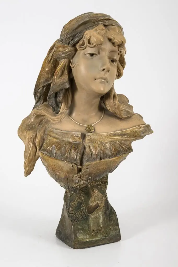 "Mignon" bust.