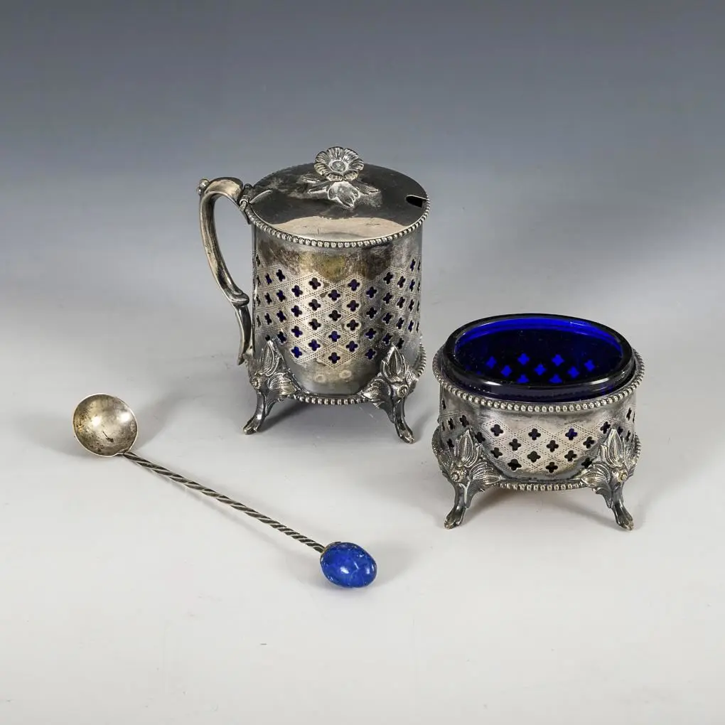 2 spice jars and 1 small spoon. Wilkens & Söhne, Bremen.