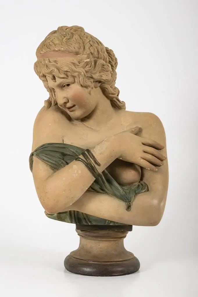 Half-figure "Modesty".