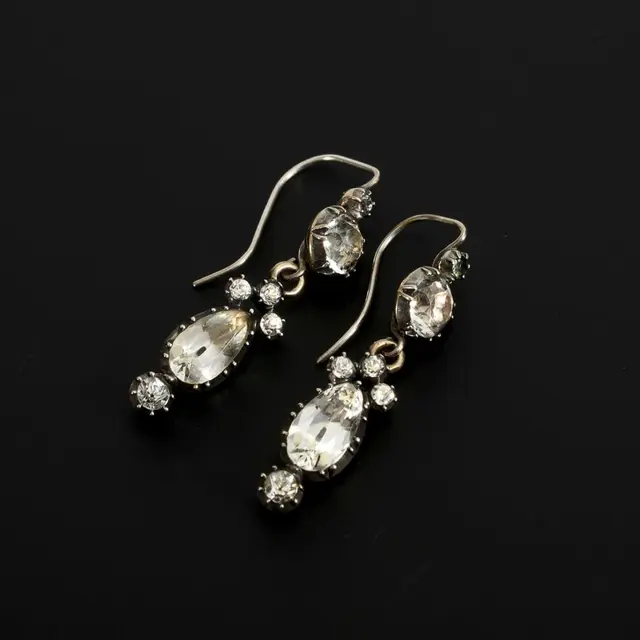 Vintage earrings with imitation diamonds.