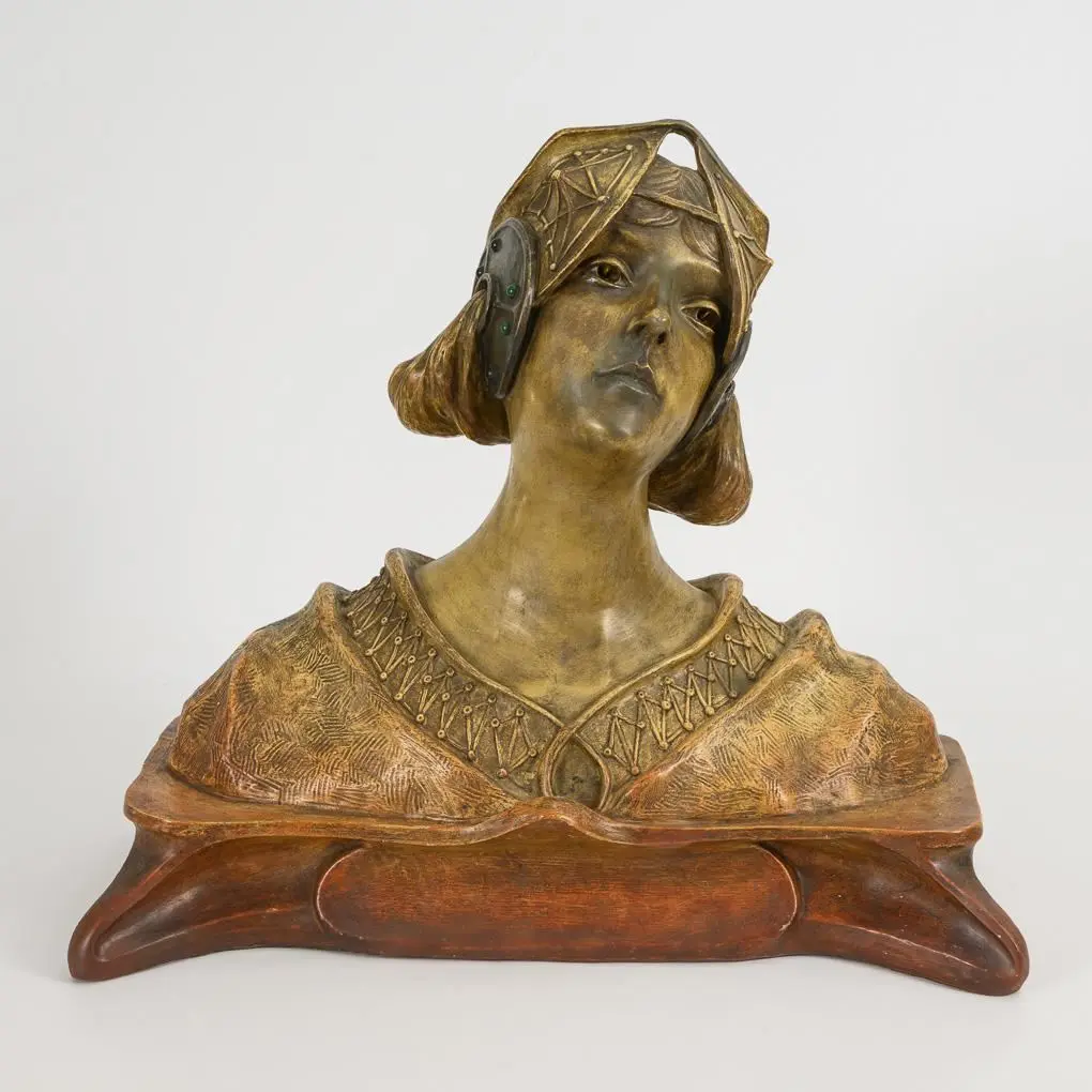 Large Art Nouveau bust of a woman. König & Lengsfeld, Cologne-Lindenthal.