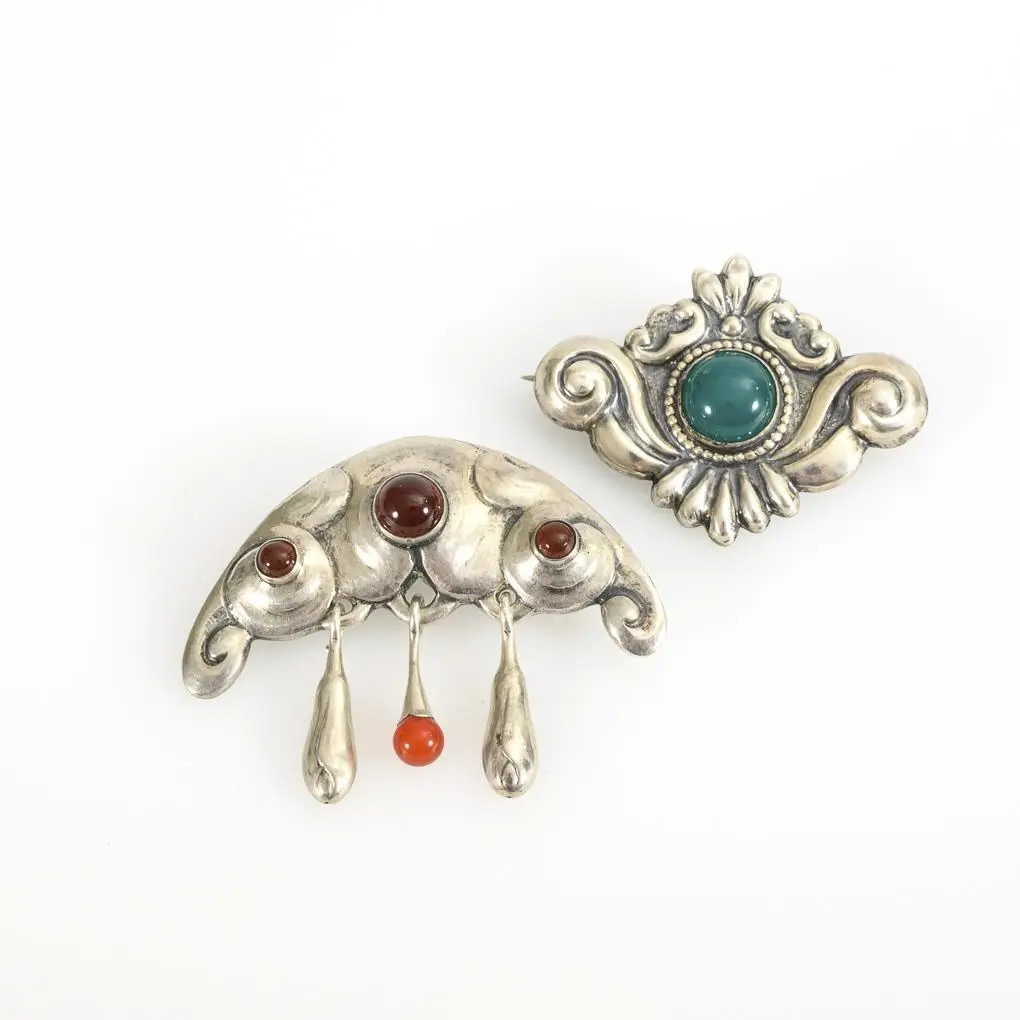 2 Scandinavian brooches.