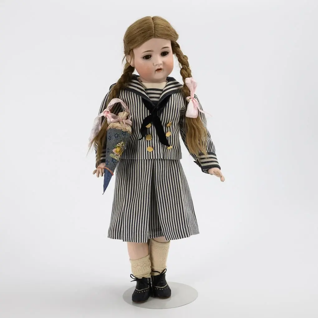 Porcelain figurines with sailor outfits. Bruno Schmidt.