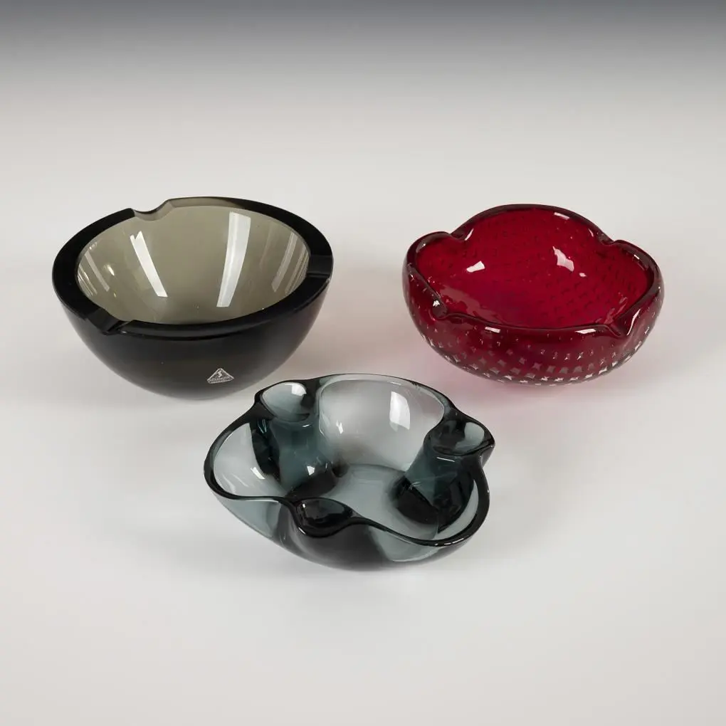 3 Ashtrays.