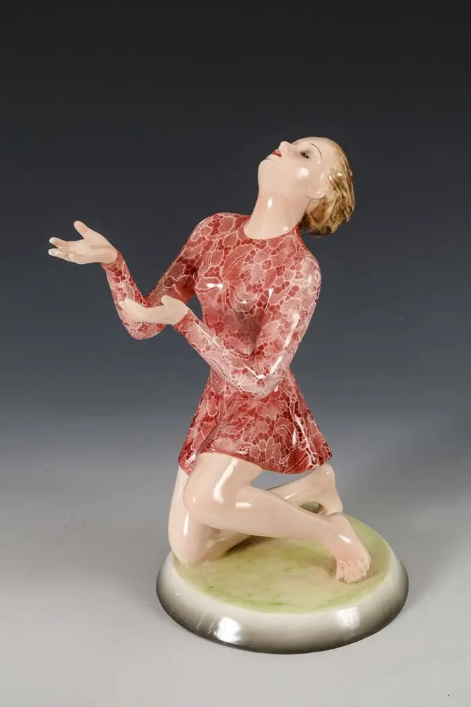 "Dance" figurine. Vienna manufacturer J. Schuster (formerly Friedrich