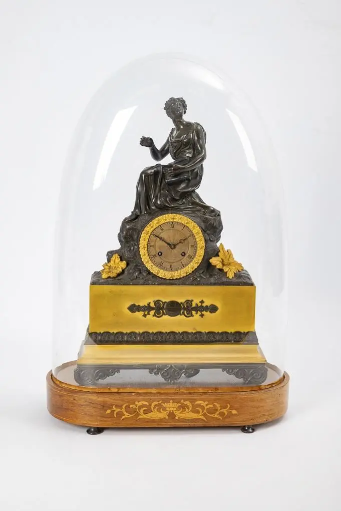 Clock with glass dome: "Urania".