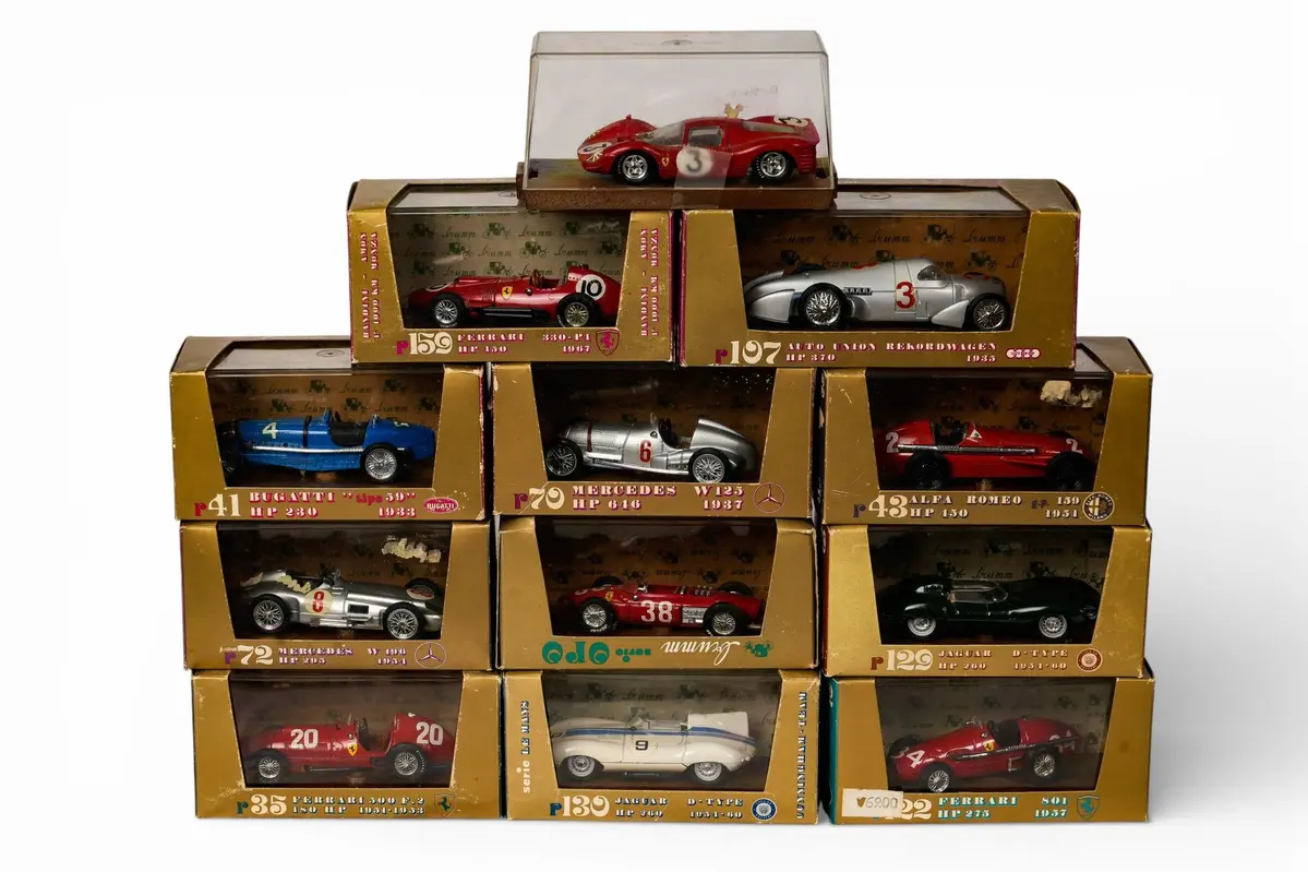 Brumm, Oro 1/43. Ferrari, Jaguar, Bugatti, Mercedes, Auto Un - Lot 133