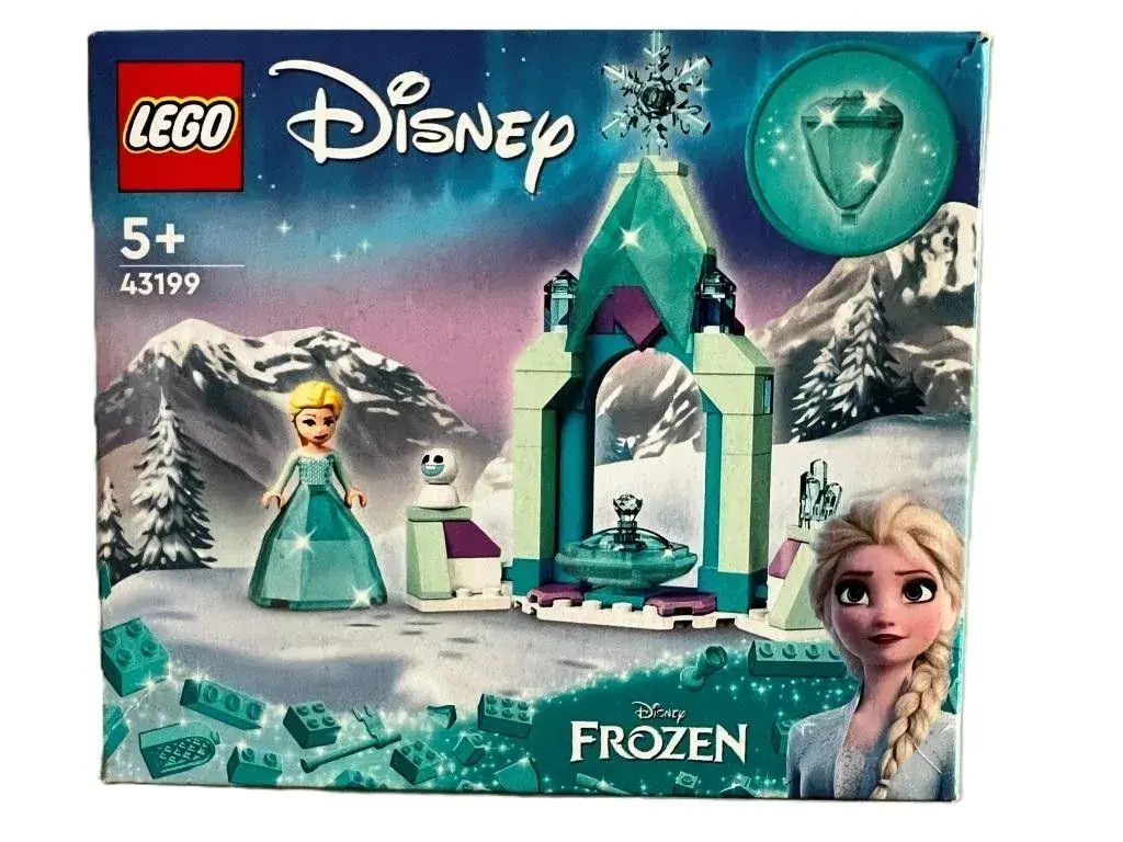 LEGO. Disney. La cour du château d’Elsa /4. - Lot 40