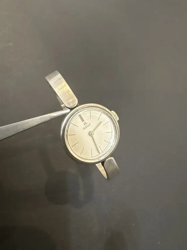 Azur. Montre vintage pour dame en argent. Index bâton, mouve - Lot 106