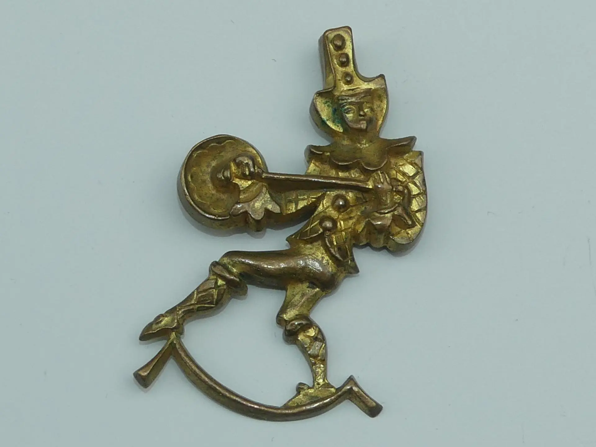 Paule INGRAND et ARTHUS-BERTRAND. Broche LE JONGLEUR Rare br - Lot 458
