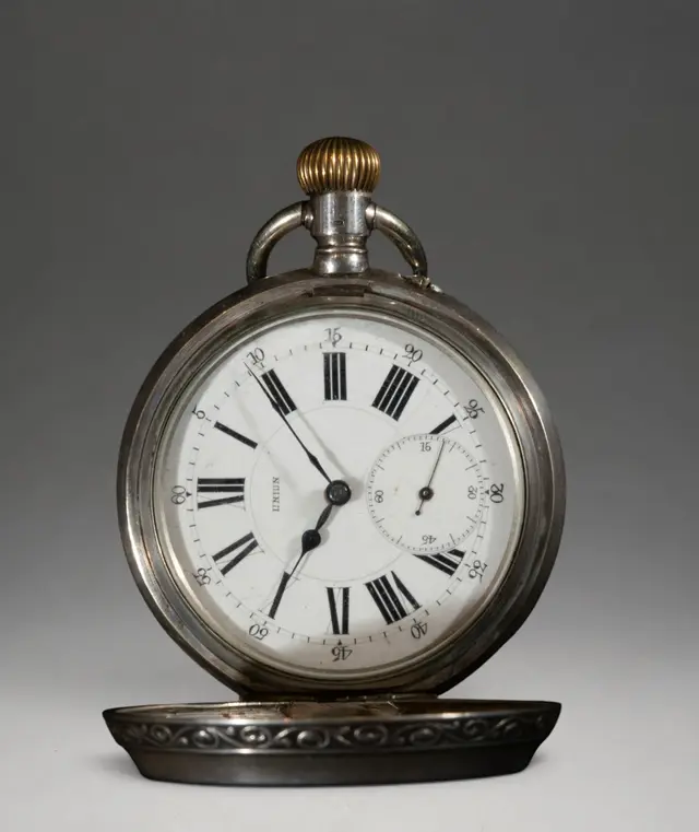 Pocket watch with hinged cover and Roman numerals