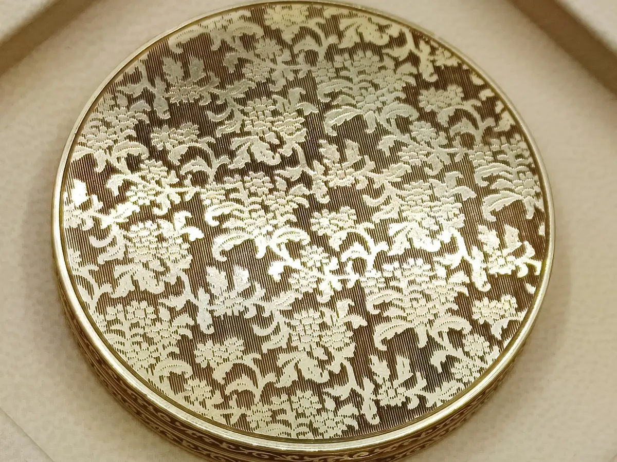 IMPORTANT ANTIQUE JEWELRY BOX IN HEAVY, SOLID 14-KARAT GOLD. VARIOUS