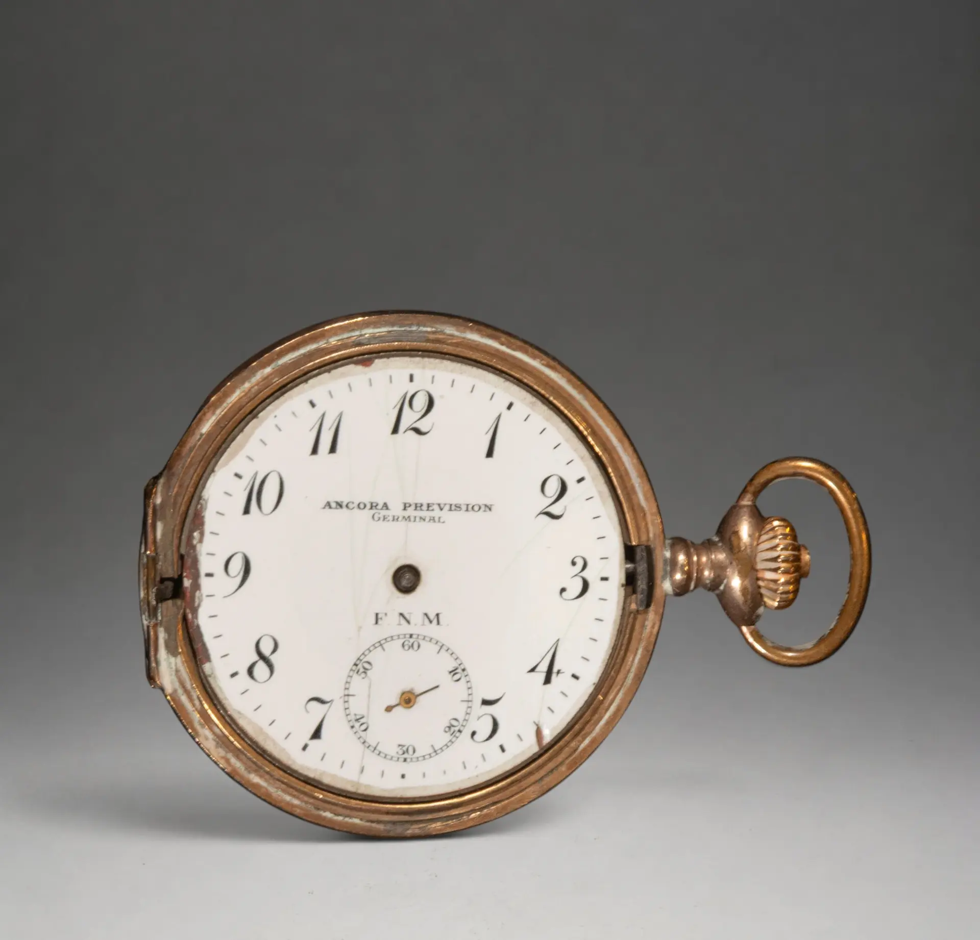 Pocket watch with white dial and subsidiary seconds hand