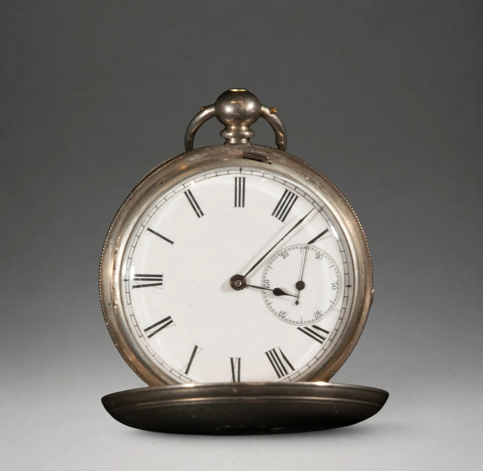 Pocket watch with hinged cover