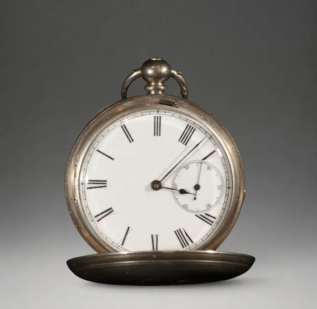 Pocket watch with hinged cover