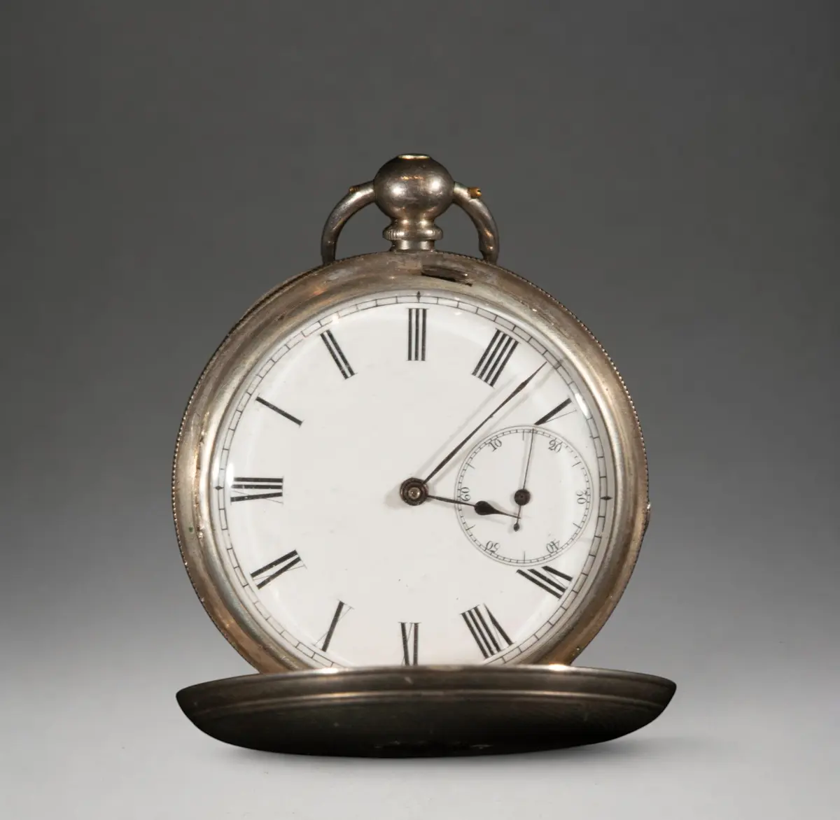 Pocket watch with hinged cover
