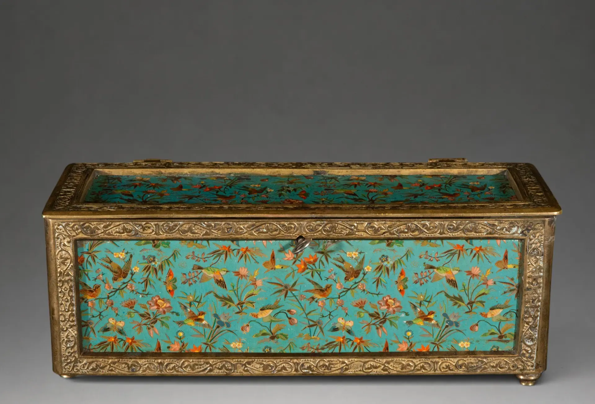 Jewelry box with birds, flowers and butterflies – Chinoiserie style