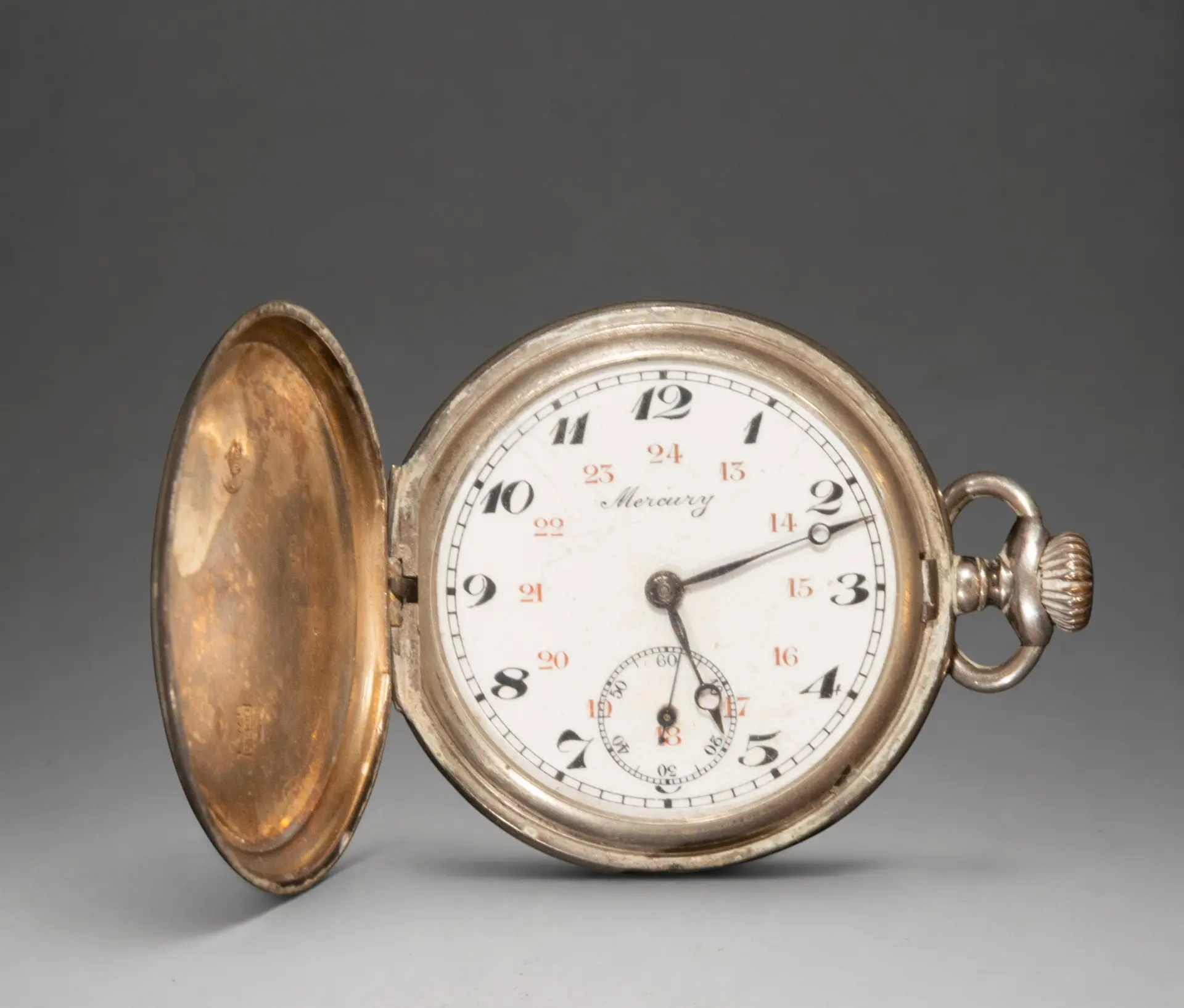 Pocket watch with hinged cover