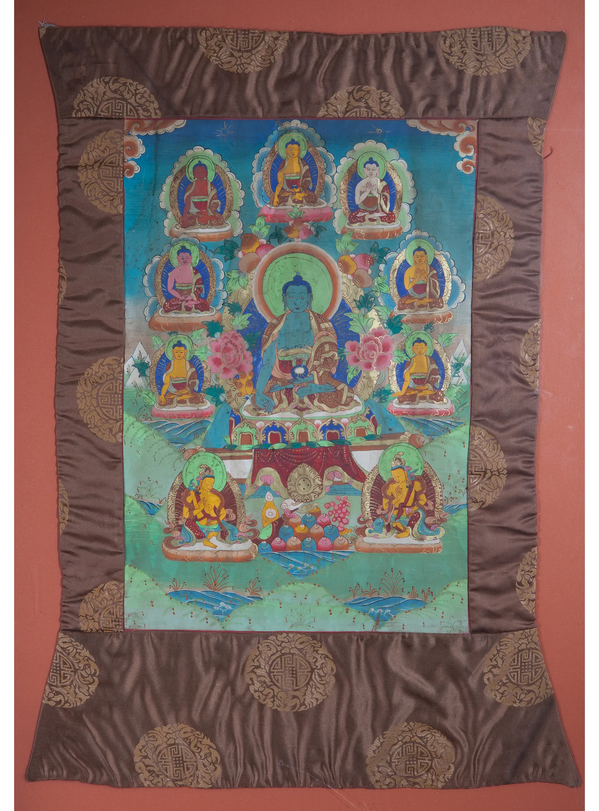 Silk tanka - Tibet, 20th century. 75 x 48 cm. Framed.
